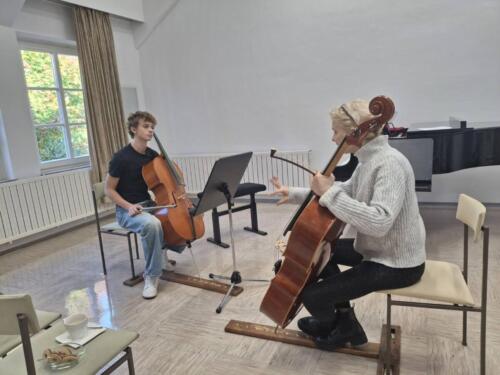 IMG-4bcf41b70f275708cc4f4b15ba74ed1d-V