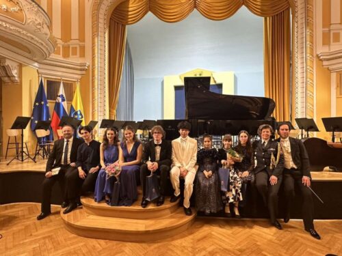 IMG-80fe0251ed865e1c4dcaa883240885bf-V