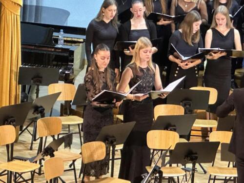 Koncert vokalne skupine MBH in Kitarskega orkestra 8. 12. 2025